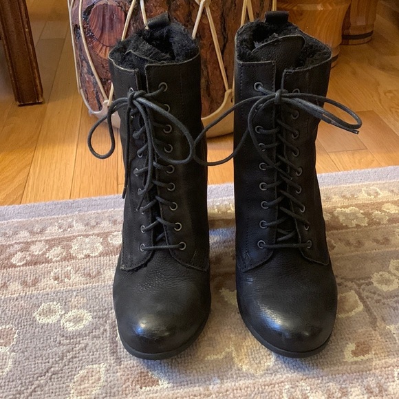 Boutique 9. Leather Lace Up Ankle Booties with Faux Fur lining size 9 - Picture 2 of 15